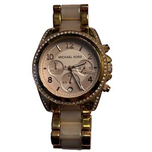 Michael Kors rose gold watch. Like new! Worn very little! Like new!